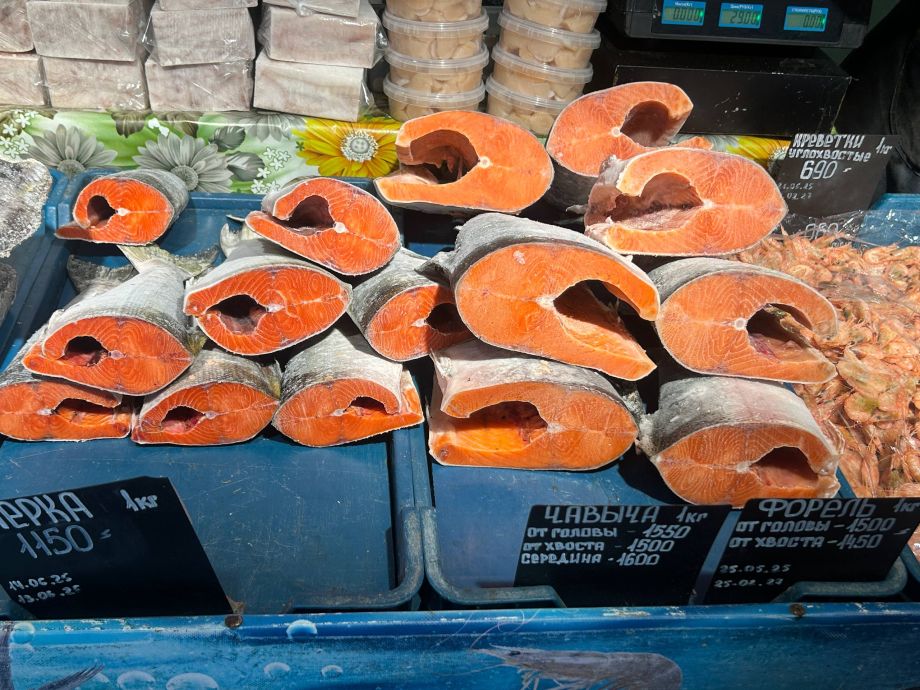 Цены на рыбу во Владивостоке упали, но все еще «конские»