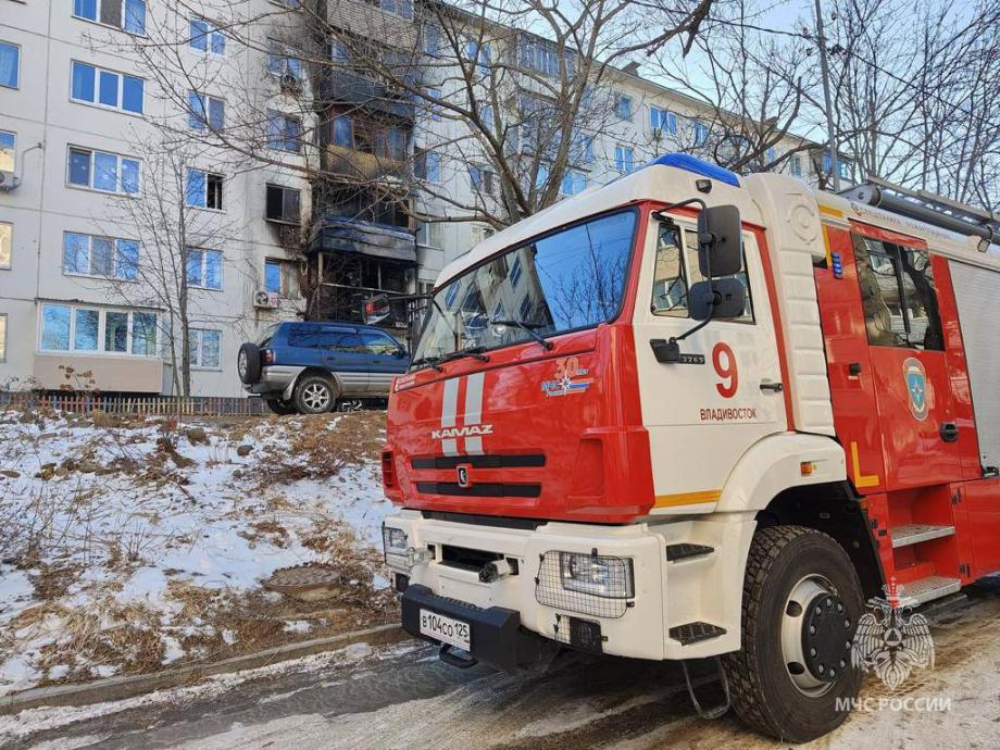 Фото: пресс-служба МЧС Приморского края | Спасли 7 человек. Что известно о пожаре в центре Владивостока