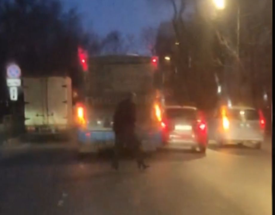 Утреннее ДТП с участием автобуса параллизовало движение с Луговой до центра Владивостока