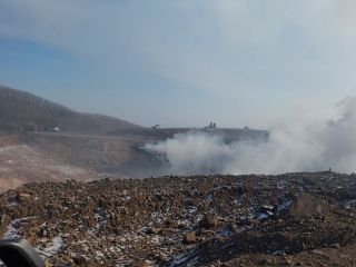Главная свалка Владивостока горит уже целую неделю