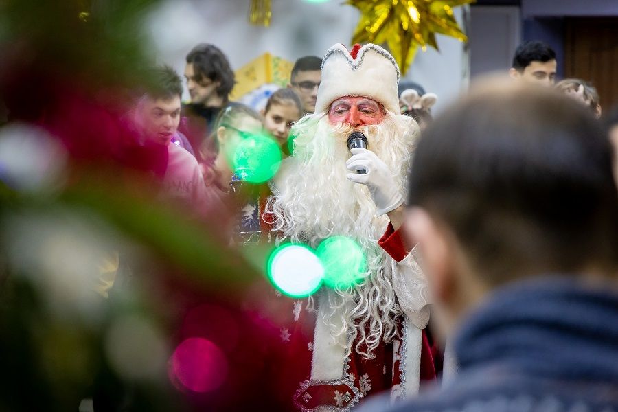 Волонтёры FESCO провели серию новогодних благотворительных акций