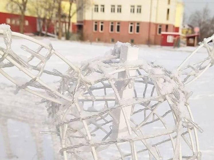 Фото: artemokrug.ru | «Настроение не новогоднее»: вандалы продолжают разрушать праздничные декорации в Приморье