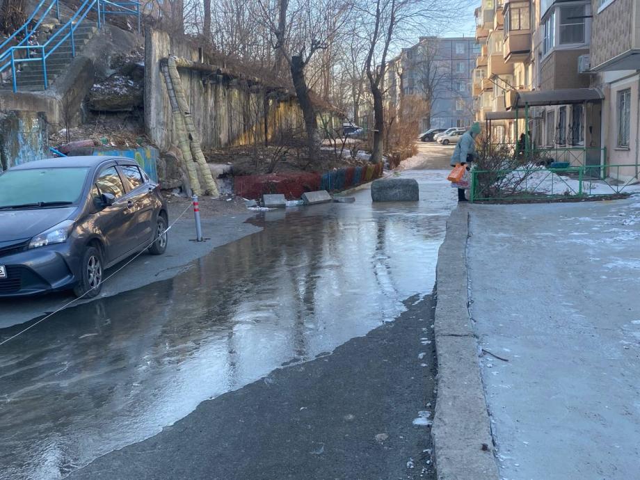Фото: Елена Буйвол / PRIMPRESS | «Утопают в нечистотах». Один из районов Владивостока затопило канализацией