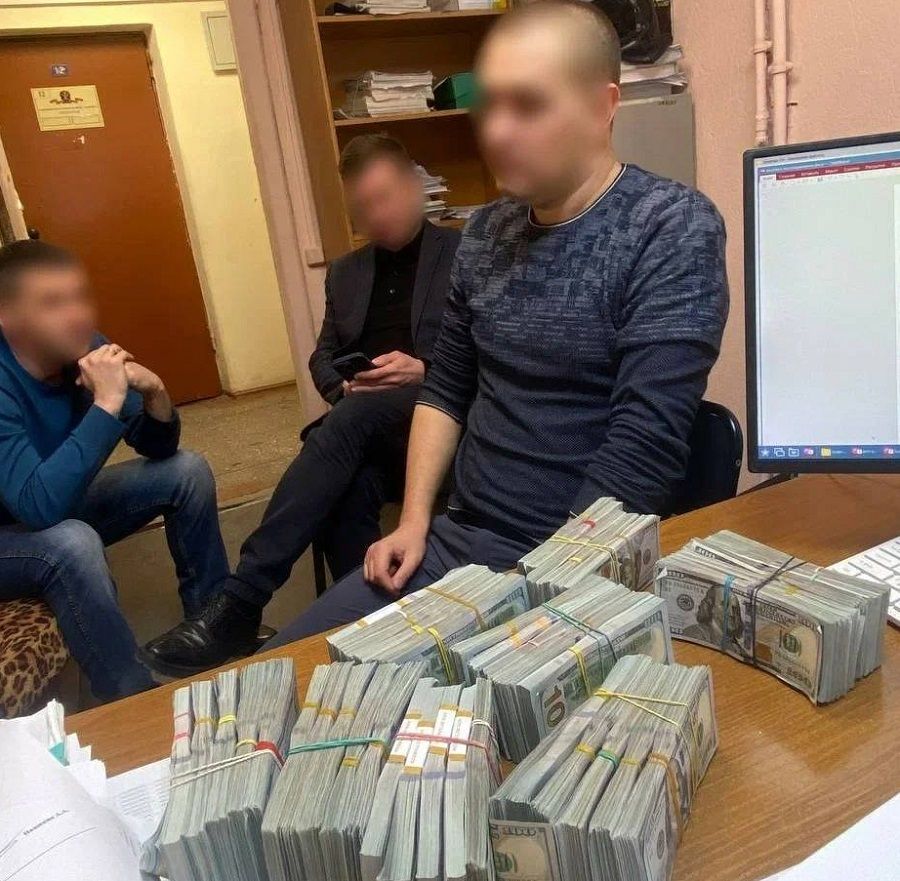 Владивостокские валютчики попались на «куклы» ценой 54 миллиона рублей
