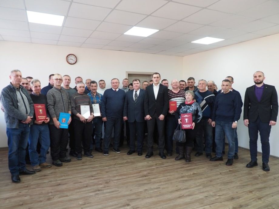 Уссурийские энергетики получили награды краевого парламента в День энергетика