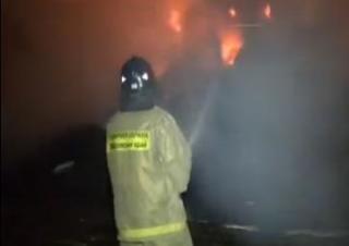 Фото: МЧС России по ПК | Пожарные спасли семерых человек из жилого дома во Владивостоке