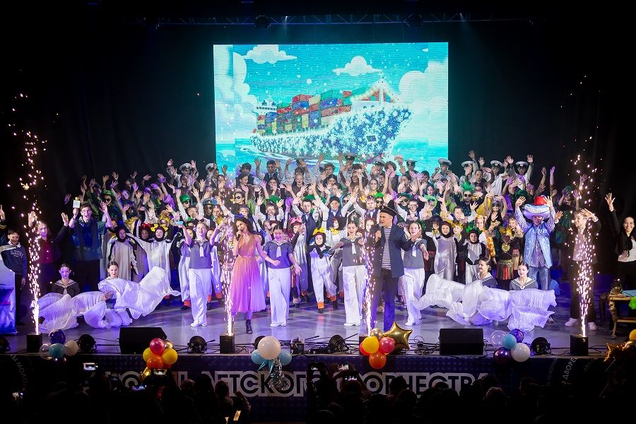 FESCO подарила новогоднее шоу сотням детей Приморья