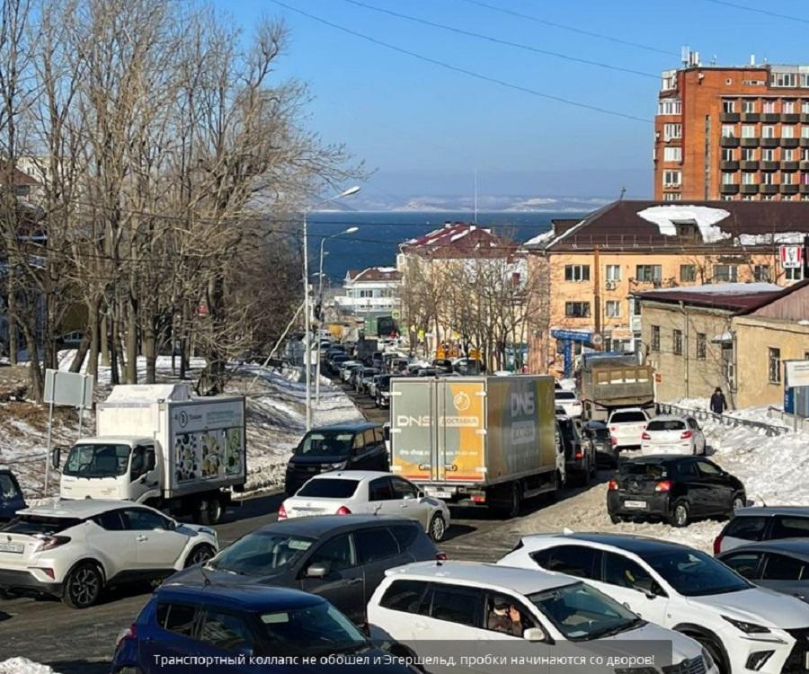 Фото: IRECOMMEND_VDK | На видео показали, откуда начинаются 10-балльные пробки во Владивостоке