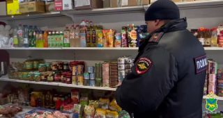 Во Владивостоке пресекли торговлю просрочкой