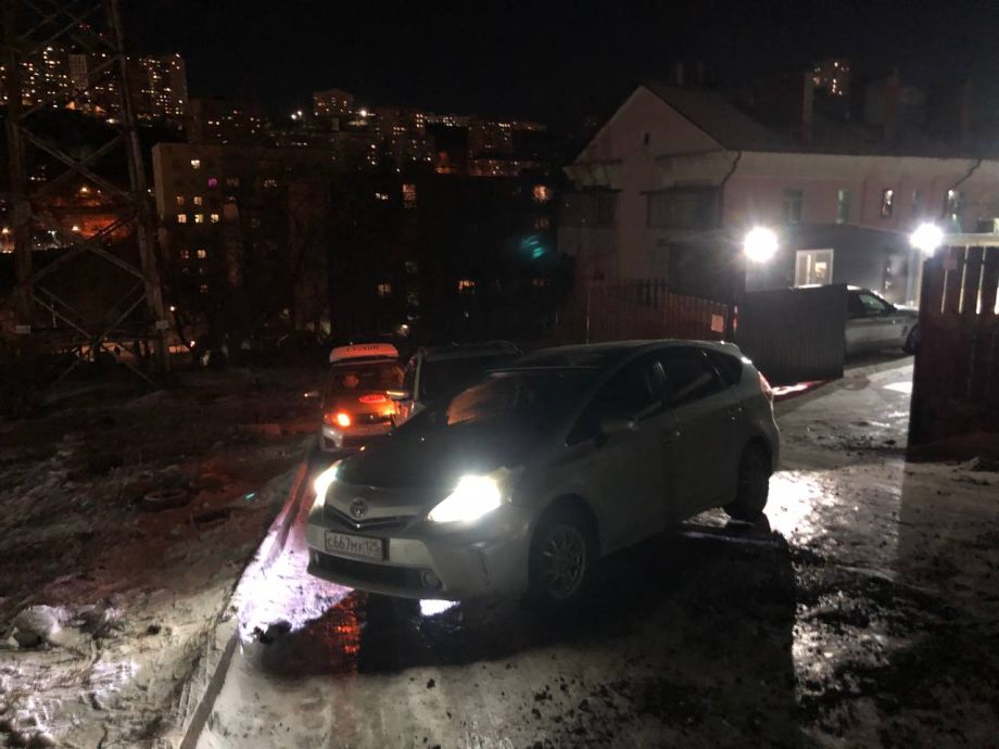 Двойное столкновение на льду: Nissan X‑Trail пострадал дважды в массовом ДТП во Владивостоке