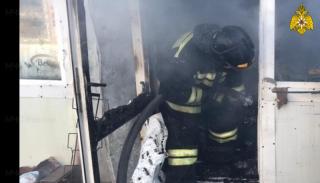 Фото: 25.mchs.gov.ru | Озвучены подробности пожара на рынке во Владивостоке