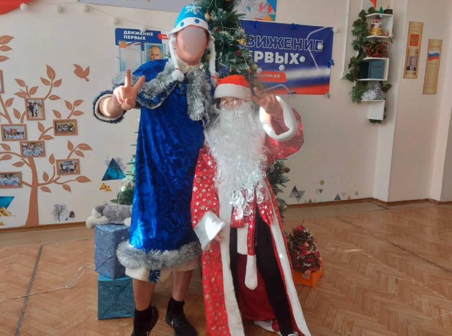 Фото: svodka_25 | «Чему он наших детей научит». Жители Приморья возмущены новогодней выходкой в школе