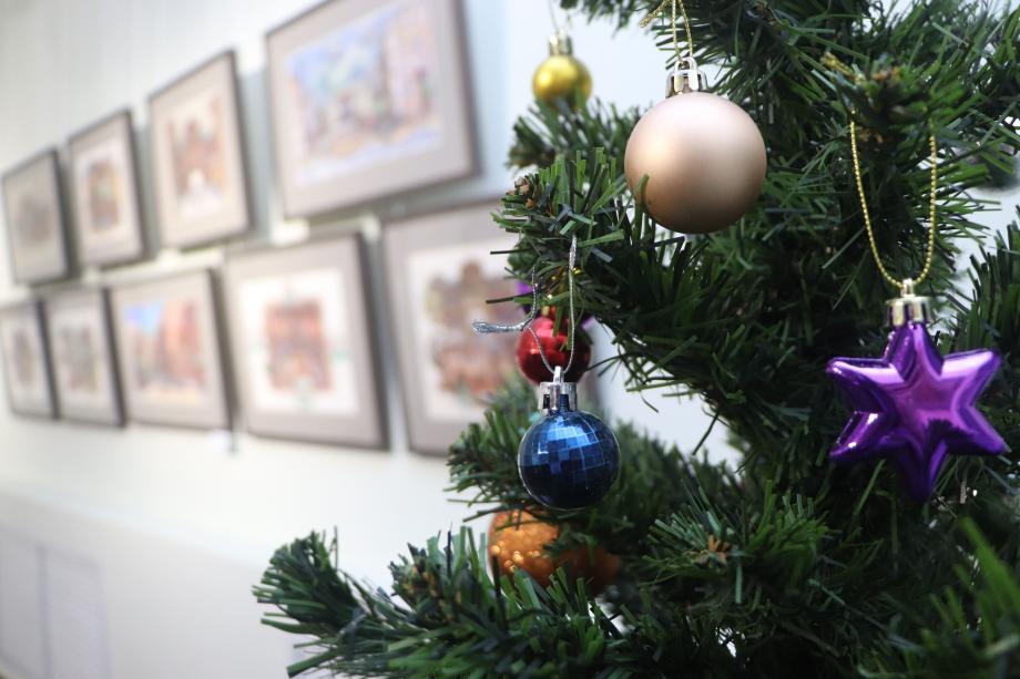 Фото: Екатерина Дымова / PRIMPRESS | В ожидании чуда: художники Приморья дарят владивостокцам новогоднее настроение