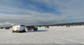 Экстремальная рыбалка в Тавричанке: двое рыбаков ушли под лёд
