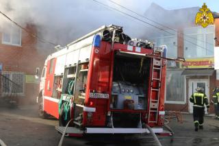 Фото: 25.mchs.gov.ru | Появились новые подробности пожара на рынке во Владивостоке