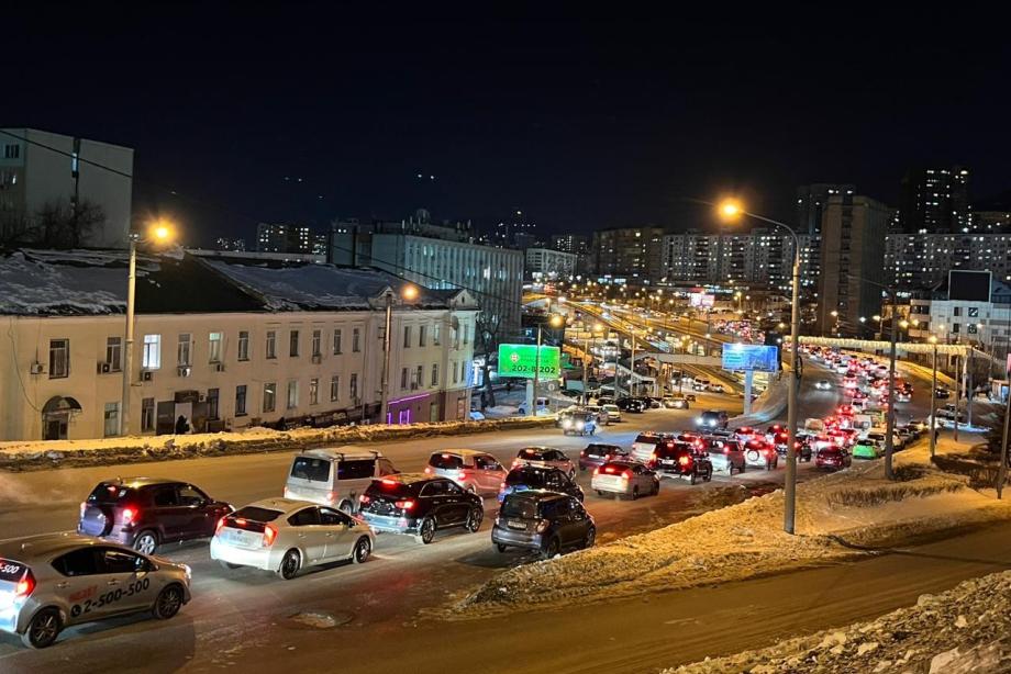 10-балльные пробки разрушили жизнь одному мужчине во Владивостоке