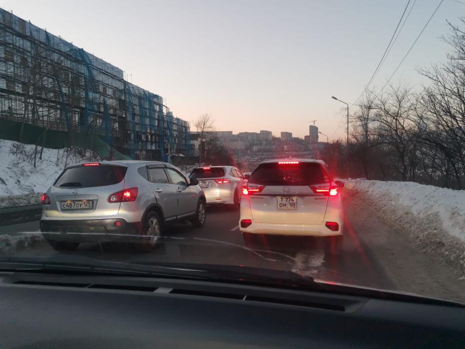 Фото: PRIMPRESS | Во Владивостоке привлечены к ответственности виновники несвоевременной очистки города от снега и наледи