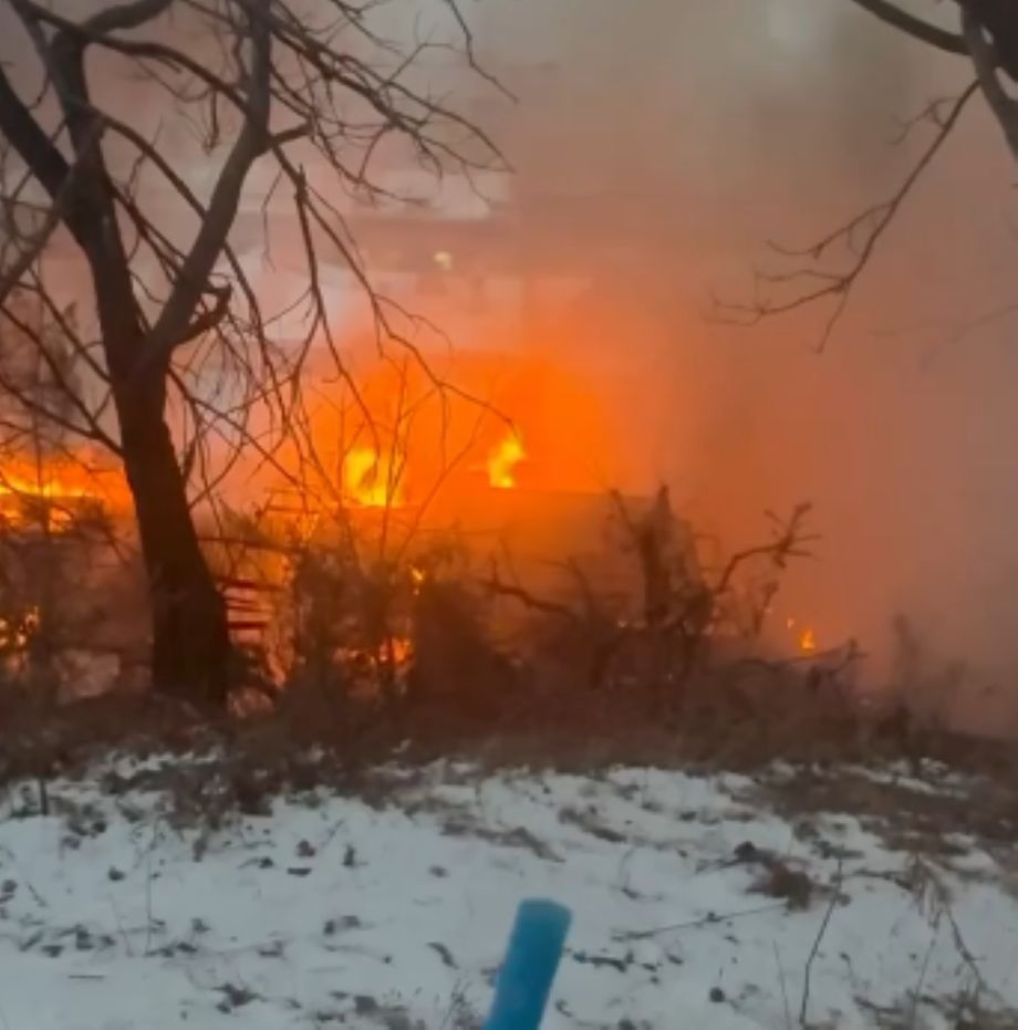 Во Владивостоке горит историческое здание — дом Элеоноры Прэй