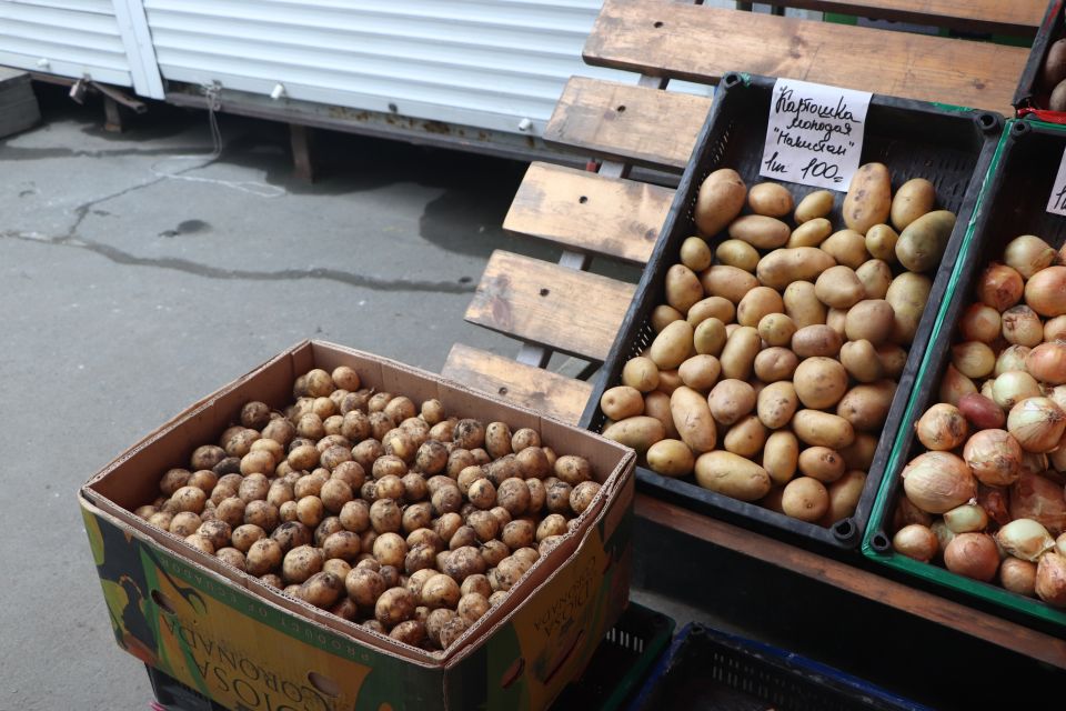Куплю картофель приморский. Херсонская картошка. На авторынке продают картошку. Фото картофеля на продажу из супермаркета. Испания торгуют картошкой в порту.