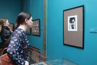 Фото: Екатерина Дымова / PRIMPRESS | Персональная выставка Геннадия Кунгурова «Черное и белое» открылась во Владивостоке