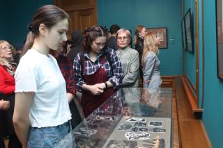 Фото: Екатерина Дымова / PRIMPRESS | Персональная выставка Геннадия Кунгурова «Черное и белое» открылась во Владивостоке