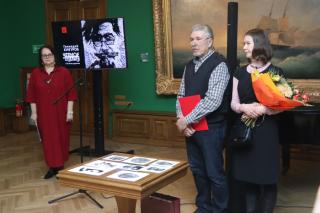 Фото: Екатерина Дымова / PRIMPRESS | Персональная выставка Геннадия Кунгурова «Черное и белое» открылась во Владивостоке