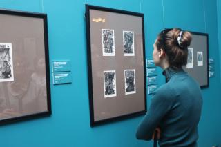 Фото: Екатерина Дымова / PRIMPRESS | Персональная выставка Геннадия Кунгурова «Черное и белое» открылась во Владивостоке