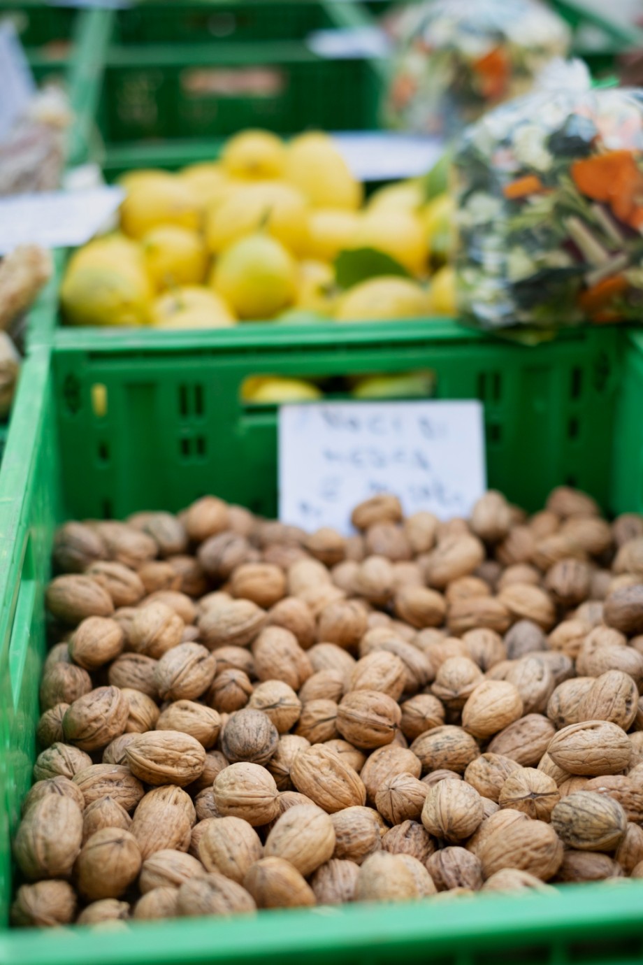freepik | Покупать орехи в сертифицированных местах